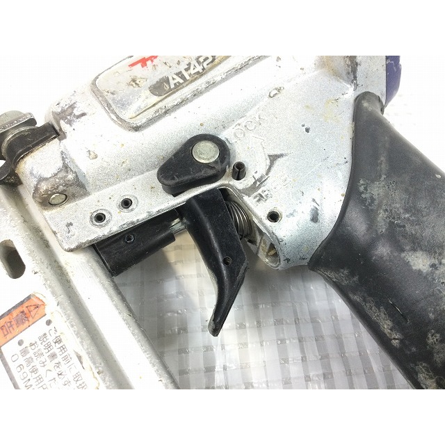 Makita ☆中古品☆makita マキタ 22mm 常圧 軽天タッカ AT422CA エアタッカー 軽天タッカー 軽天用タッカー  69658の通販 by 工具販売専門店Borderless(ラクマ店)｜マキタならラクマ