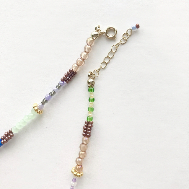 【_bijoux.さま専用】ハンドメイド＊ビーズネックレス＊カラフル＊ブルー ハンドメイドのアクセサリー(ネックレス)の商品写真