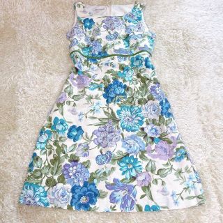 ローラアシュレイ(LAURA ASHLEY)の美品✨ ローラアシュレイ 膝丈 ワンピース 総柄 フレア Aライン 花柄 切替(ひざ丈ワンピース)