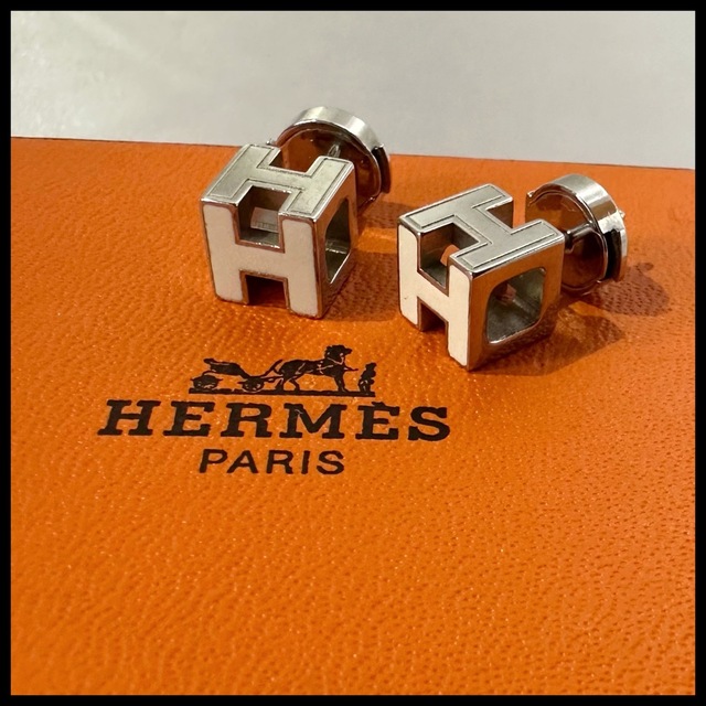 エルメス HERMES カージュドアッシュ Hキューブ ピアス ホワイト 最新