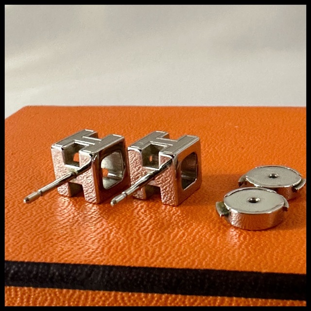 エルメス HERMES カージュドアッシュ Hキューブ ピアス ホワイト