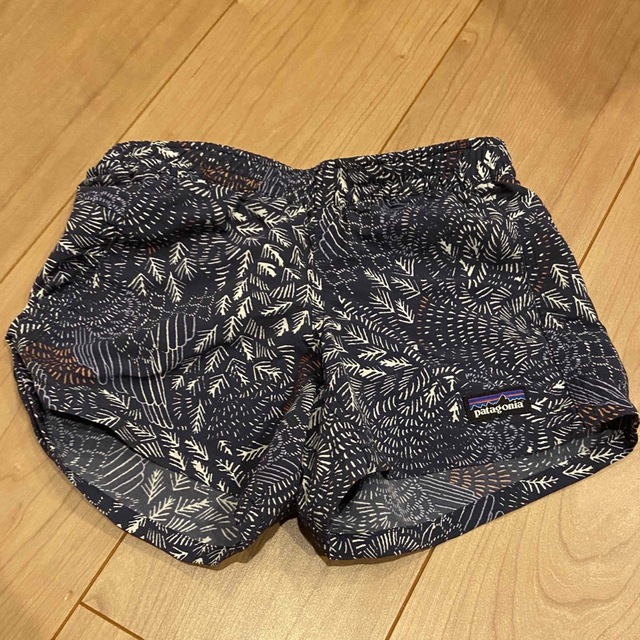 patagonia(パタゴニア)のパタゴニア　バギーショーツand ダウン キッズ/ベビー/マタニティのキッズ服女の子用(90cm~)(パンツ/スパッツ)の商品写真