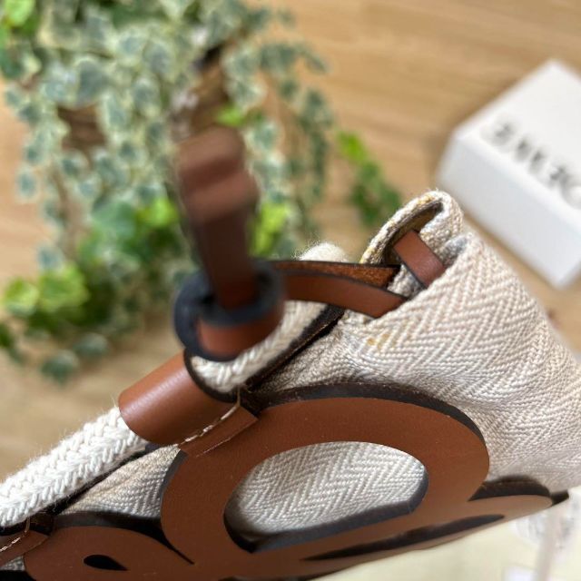 LOEWE - LOEWEロエベ アナグラムカットアウトクロスボディ ショルダー