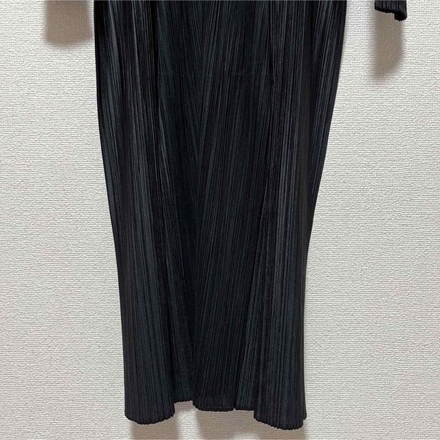 PLEATS PLEASE ISSEY MIYAKE(プリーツプリーズイッセイミヤケ)の【極美品】プリーツプリーズ イッセイミヤケ ロングカーディガン　黒　サイズ3  レディースのトップス(カーディガン)の商品写真