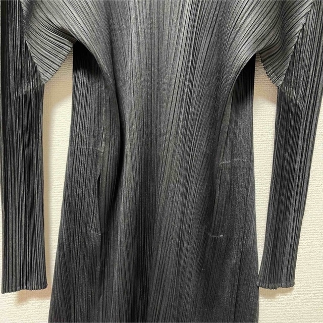 PLEATS PLEASE ISSEY MIYAKE(プリーツプリーズイッセイミヤケ)の【極美品】プリーツプリーズ イッセイミヤケ ロングカーディガン　黒　サイズ3  レディースのトップス(カーディガン)の商品写真