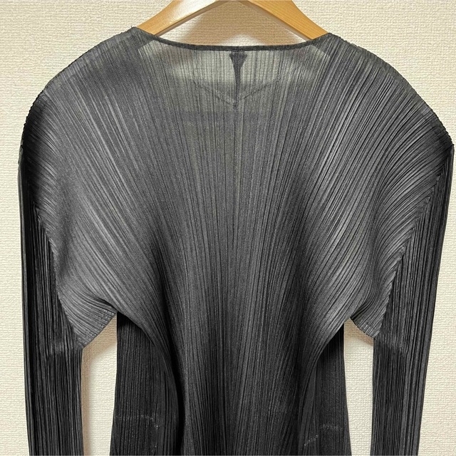 PLEATS PLEASE ISSEY MIYAKE(プリーツプリーズイッセイミヤケ)の【極美品】プリーツプリーズ イッセイミヤケ ロングカーディガン　黒　サイズ3  レディースのトップス(カーディガン)の商品写真