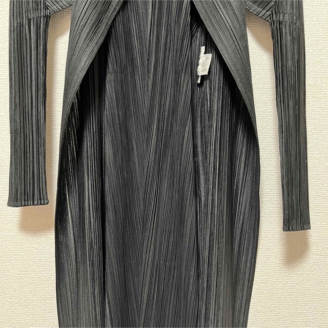 PLEATS PLEASE ISSEY MIYAKE(プリーツプリーズイッセイミヤケ)の【極美品】プリーツプリーズ イッセイミヤケ ロングカーディガン　黒　サイズ3  レディースのトップス(カーディガン)の商品写真