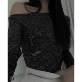 バブルス(Bubbles)のmelt the lady off shoulder garter tops(カットソー(長袖/七分))