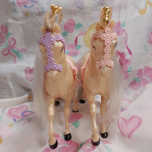 Barbie - バービー 馬 ホース 2体セット フィギュアの通販 by Barbie ...