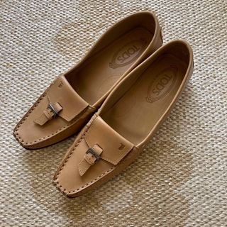 トッズ(TOD'S)のトッズ　ローファー　38(ローファー/革靴)