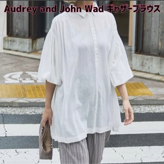 【新品】Audrey and John Wadギャザーボリュームスリーブブラウス