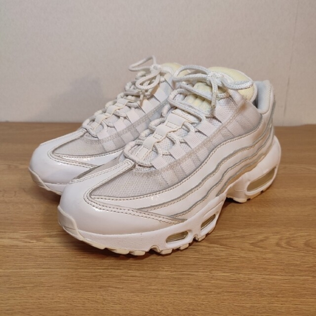 NIKE - ☆大人気 NIKE WMNS AIR MAX 95 ALL WHITEの通販 by Live ...