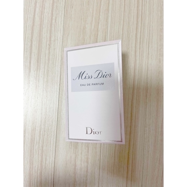Dior(ディオール)のMissDior 香水 サンプル 紙袋 カード 巾着ポーチ オードパルファム コスメ/美容の香水(香水(女性用))の商品写真