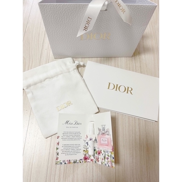 Dior(ディオール)のMissDior 香水 サンプル 紙袋 カード 巾着ポーチ オードパルファム コスメ/美容の香水(香水(女性用))の商品写真