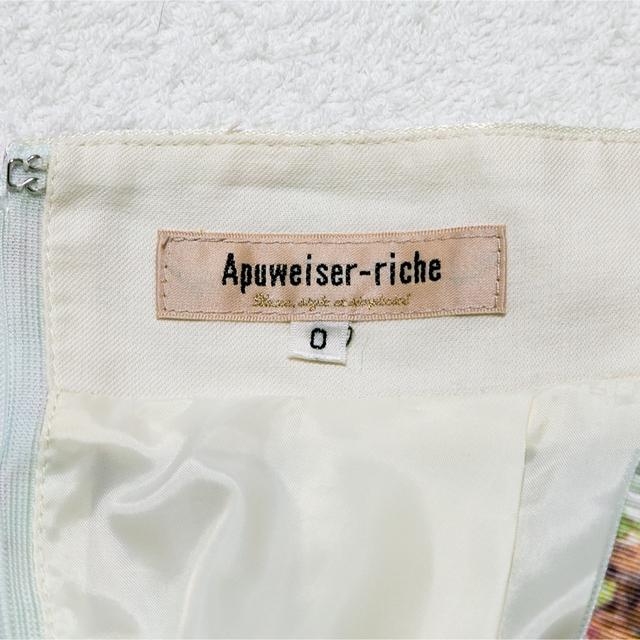 Apuweiser-riche(アプワイザーリッシェ)のApuweiser-riche(アプワイザーリッシェ)花柄　フレアスカート レディースのスカート(ひざ丈スカート)の商品写真