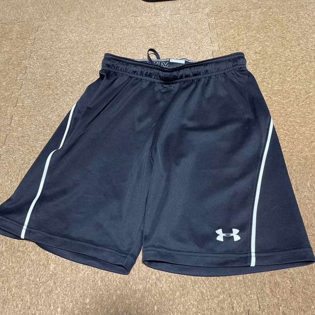 UNDER ARMOUR(アンダーアーマー)のアンダーアーマー　ハーフパンツ　150 スポーツ/アウトドアのサッカー/フットサル(ウェア)の商品写真