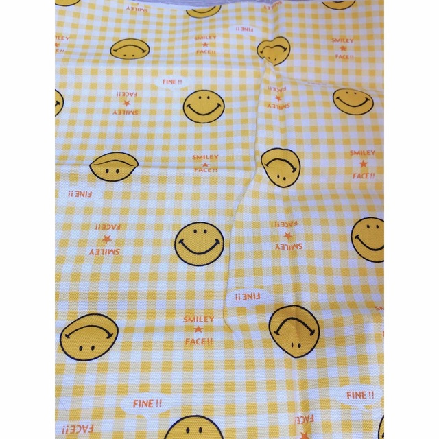 【値下げしました】ハンドメイド 生地 ハギレ ニコちゃん柄  黄色 smiley ハンドメイドの素材/材料(生地/糸)の商品写真