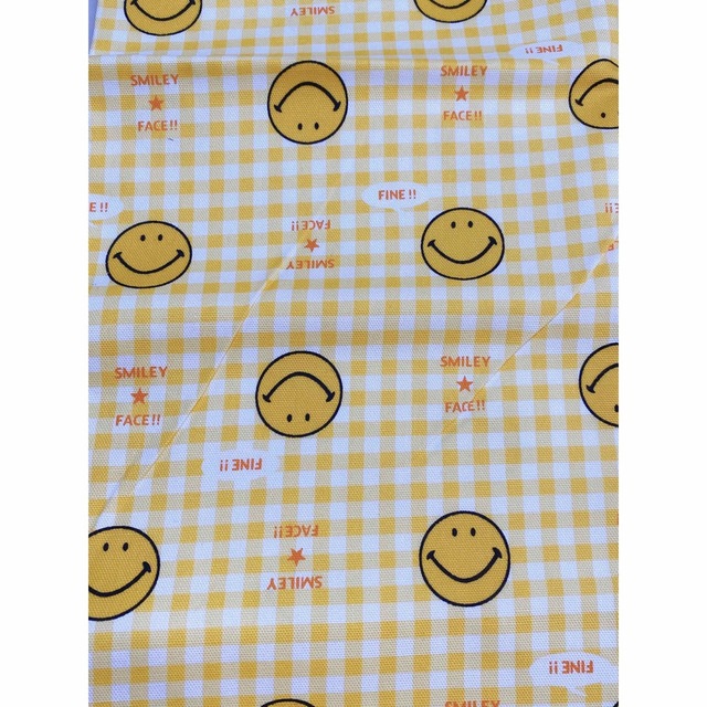 【値下げしました】ハンドメイド 生地 ハギレ ニコちゃん柄  黄色 smiley ハンドメイドの素材/材料(生地/糸)の商品写真