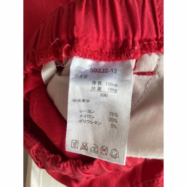UNIQLO(ユニクロ)の赤ズボン　サイズ　100 キッズ/ベビー/マタニティのキッズ服女の子用(90cm~)(Tシャツ/カットソー)の商品写真