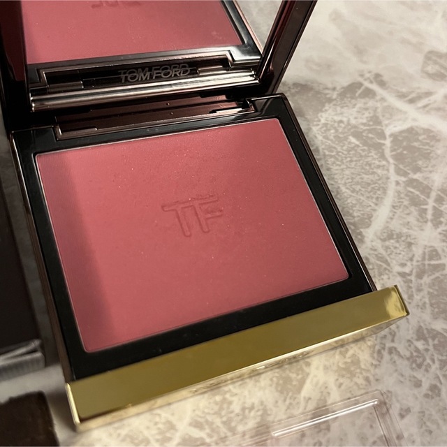 TOM FORD BEAUTY(トムフォードビューティ)のトムフォード　チーク　美品　08 DISCLOUSURE コスメ/美容のベースメイク/化粧品(チーク)の商品写真