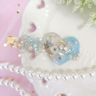 にゃんこ様ハンドメイド♡レジン大きめハートとリボンのヘアクリップ(ヘアアクセサリー)