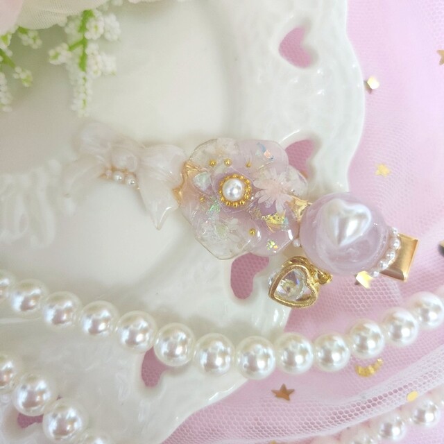 ハンドメイド♡レジン 重ねフラワーとリボンのヘアクリップ ハンドメイドのアクセサリー(ヘアアクセサリー)の商品写真