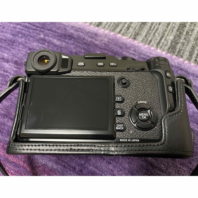 富士フイルム(フジフイルム)のFUJIFILM　X-Pro2　良品　シャッター数200未満　純正ボディケース付 スマホ/家電/カメラのカメラ(ミラーレス一眼)の商品写真