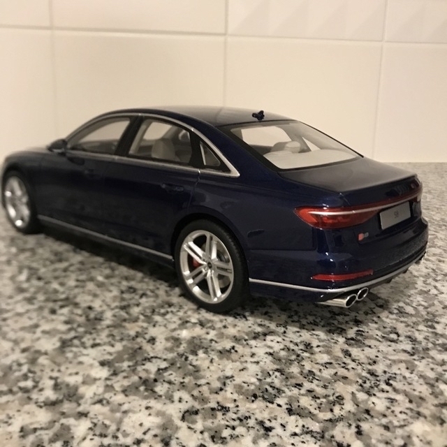 Audi S8 アウディS8  ナバラブルー　サイズ1/18  数量限定完売品 6