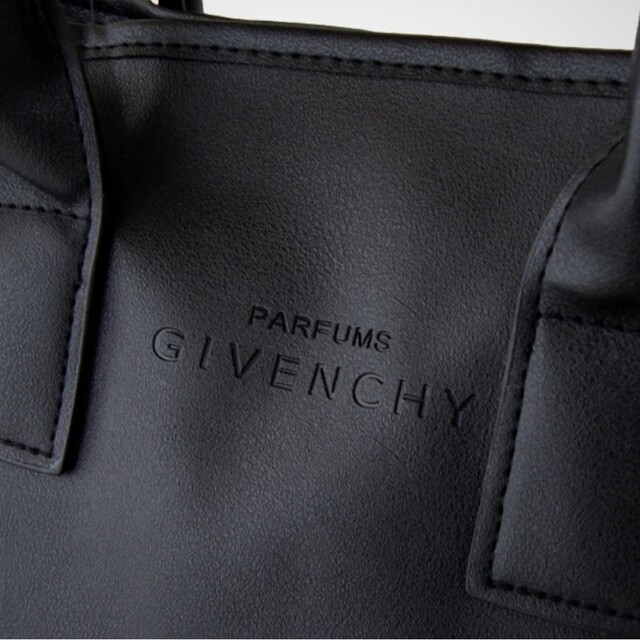 GIVENCHY(ジバンシィ)のGIVENCHY　ノベルティ　海外限定　トートバッグ　ポーチセット　新品未使用 レディースのバッグ(トートバッグ)の商品写真