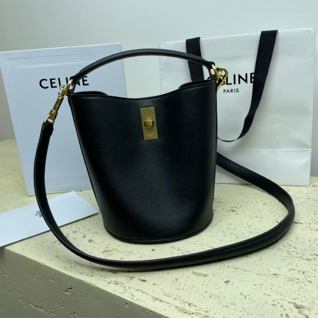 CELINE バッグ ティーン バケット 16 セーズ