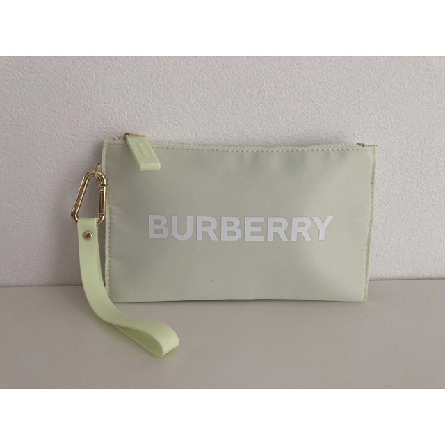 BURBERRY(バーバリー)の【BURBERRY】バーバリー ノベルティポーチ  グリーン【新品未使用】 レディースのファッション小物(ポーチ)の商品写真