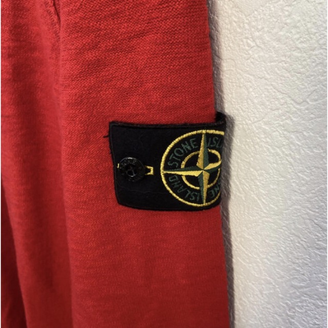 STONE ISLAND(ストーンアイランド)の【美品】ストーンアイランド　セーター　赤 メンズのトップス(ニット/セーター)の商品写真