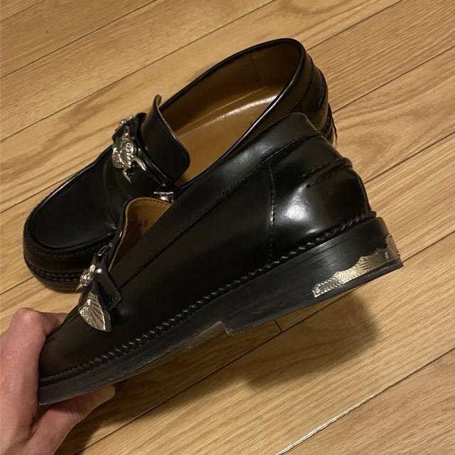TOGA VIRILIS(トーガビリリース)のTOGA VIRILIS デコラティブローファー メンズの靴/シューズ(ドレス/ビジネス)の商品写真