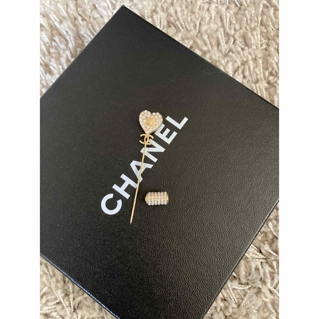 CHANEL(シャネル)のシャネル　ピンブローチ レディースのアクセサリー(ブローチ/コサージュ)の商品写真