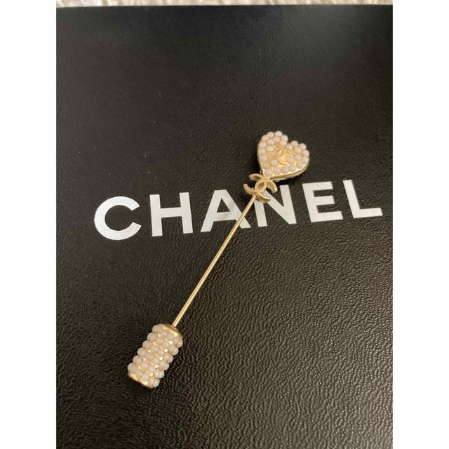 CHANEL(シャネル)のシャネル　ピンブローチ レディースのアクセサリー(ブローチ/コサージュ)の商品写真