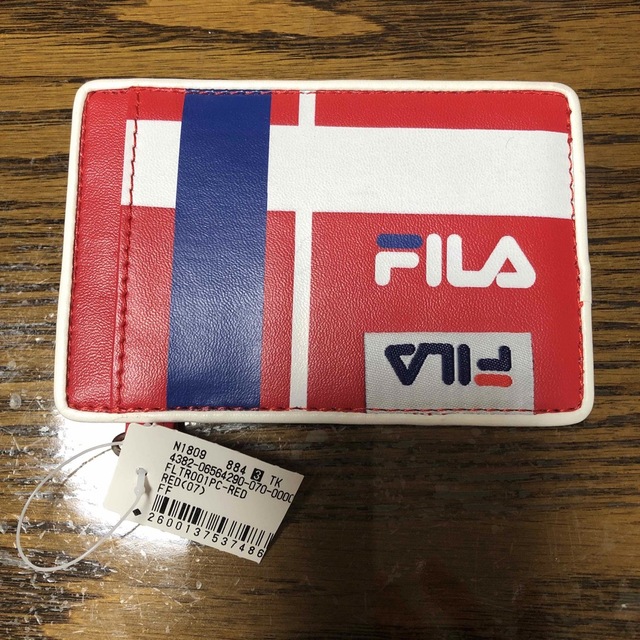 FILA(フィラ)のFILA 定期券入れ　赤 レディースのファッション小物(名刺入れ/定期入れ)の商品写真