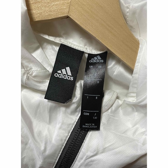 adidas(アディダス)のadidas薄手パーカー130cm キッズ/ベビー/マタニティのキッズ服女の子用(90cm~)(ジャケット/上着)の商品写真