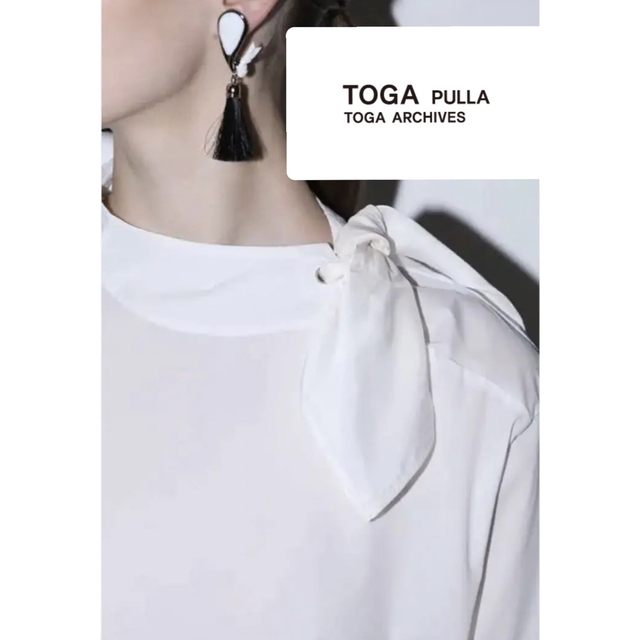 TOGA PULLA ナイロンストレッチ半袖Tシャツ スカーフ付き