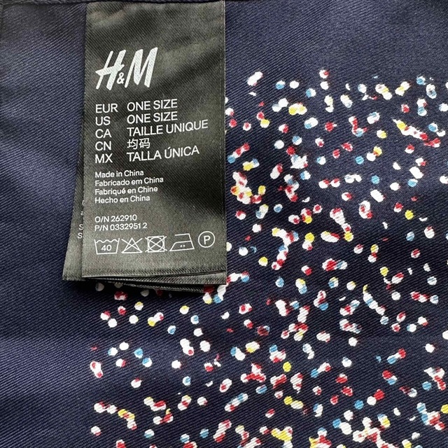 H&M(エイチアンドエム)のH&M ポケットチーフ　ハンカチ　バンダナ メンズのファッション小物(ハンカチ/ポケットチーフ)の商品写真