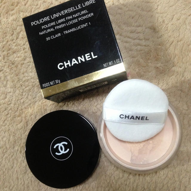 CHANEL(シャネル)の新品・未使用 フェイスパウダー 20 コスメ/美容のベースメイク/化粧品(その他)の商品写真