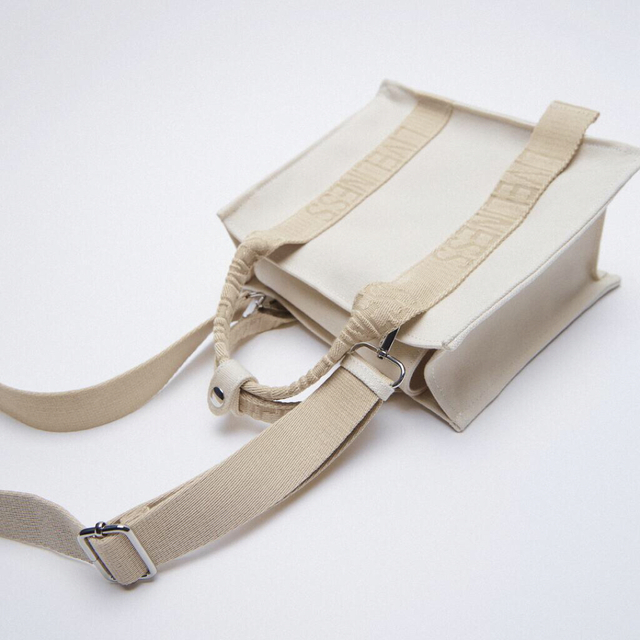 ❤️新品未使用品ZARA ロゴ ストラップ キャンバス ショルダー エクリュ レディースのバッグ(ショルダーバッグ)の商品写真