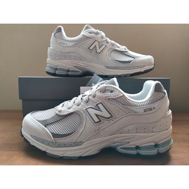 New Balance(ニューバランス)の☆希少【新品未使用】ニューバランス ML2002R0 23cm GRAY レディースの靴/シューズ(スニーカー)の商品写真