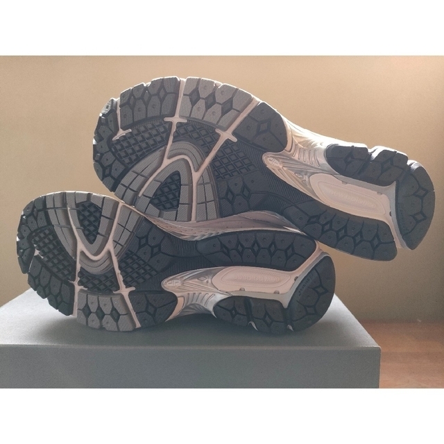 New Balance(ニューバランス)の☆希少【新品未使用】ニューバランス ML2002R0 23cm GRAY レディースの靴/シューズ(スニーカー)の商品写真