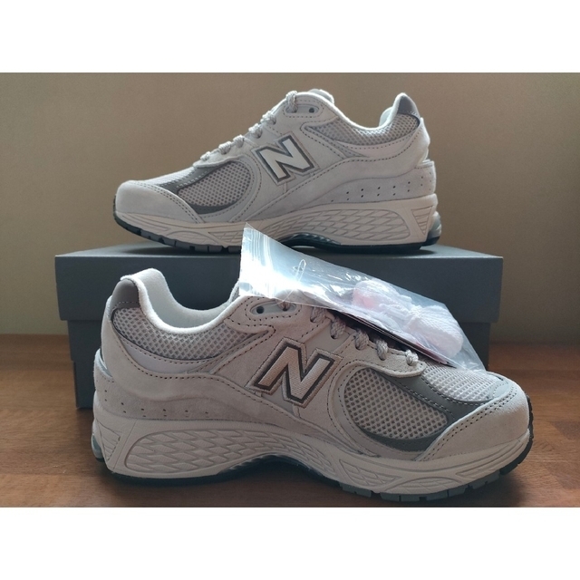 New Balance(ニューバランス)の☆希少【新品未使用】ニューバランス ML2002R0 23cm GRAY レディースの靴/シューズ(スニーカー)の商品写真