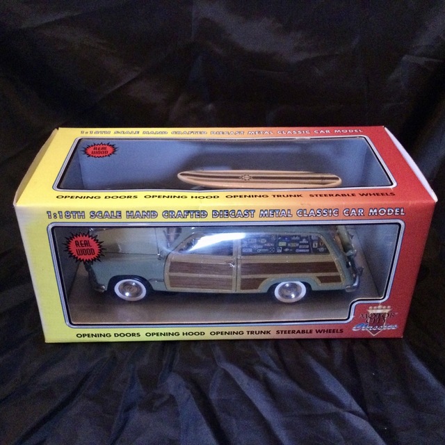 1949 FORD STATION WAGON 1/18 MOTOR CITY 8