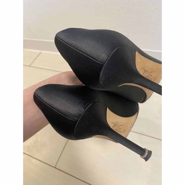 新品同様】MANOLOBLAHNIK マノロブラニク ハンギシ ブラック 35 新品同様】MANOLOBLAHNIK マノロブラニク ハンギシ ブラック 35