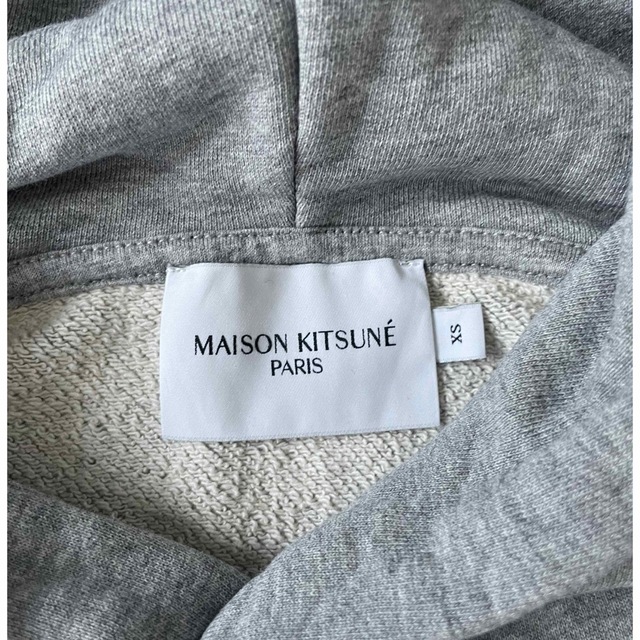MAISON KITSUNE'(メゾンキツネ)の美品✨メゾン キツネ グレーフォックス　フーディー レディースのトップス(トレーナー/スウェット)の商品写真