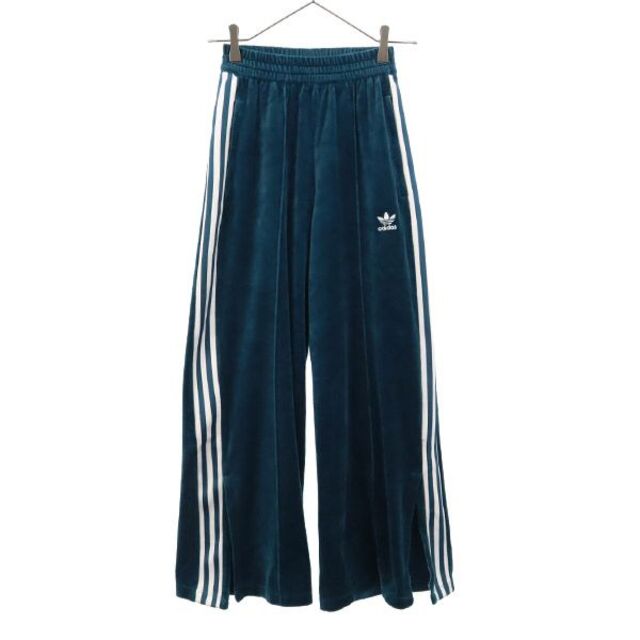 adidas(アディダス)のアディダス ベロア調 トレフォイルロゴ 3ライン ジャージ ブーツカットパンツ XS グリーン adidas レディース 【中古】  【230415】 レディースのパンツ(ショートパンツ)の商品写真