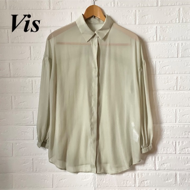 ViS(ヴィス)のニュアンスカラーシアーシャツ　ブラウス　バックフリル　Vis ビス　グリーン レディースのトップス(シャツ/ブラウス(長袖/七分))の商品写真
