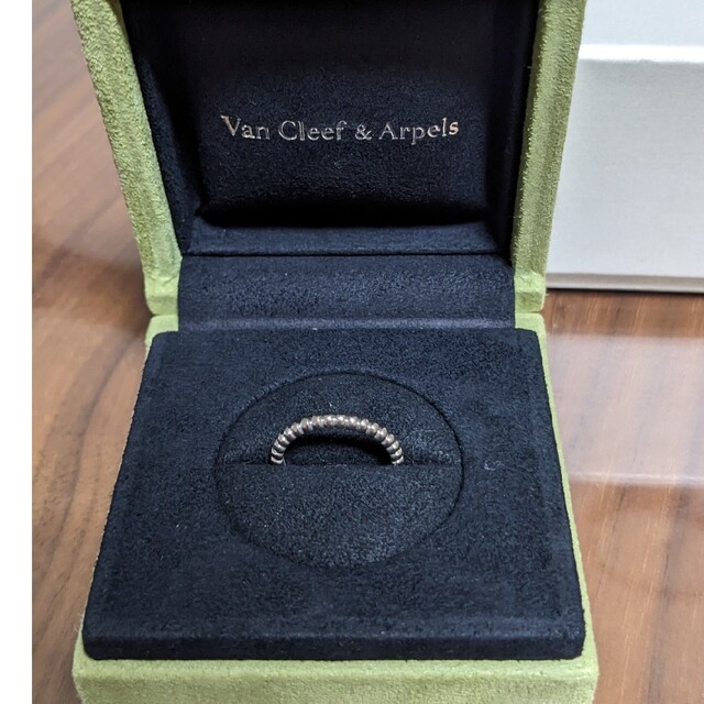 Van Cleef & Arpels(ヴァンクリーフアンドアーペル)のペルレスモールVan Cleef & Arpels ヴァンクリーフ&アーペル レディースのアクセサリー(リング(指輪))の商品写真